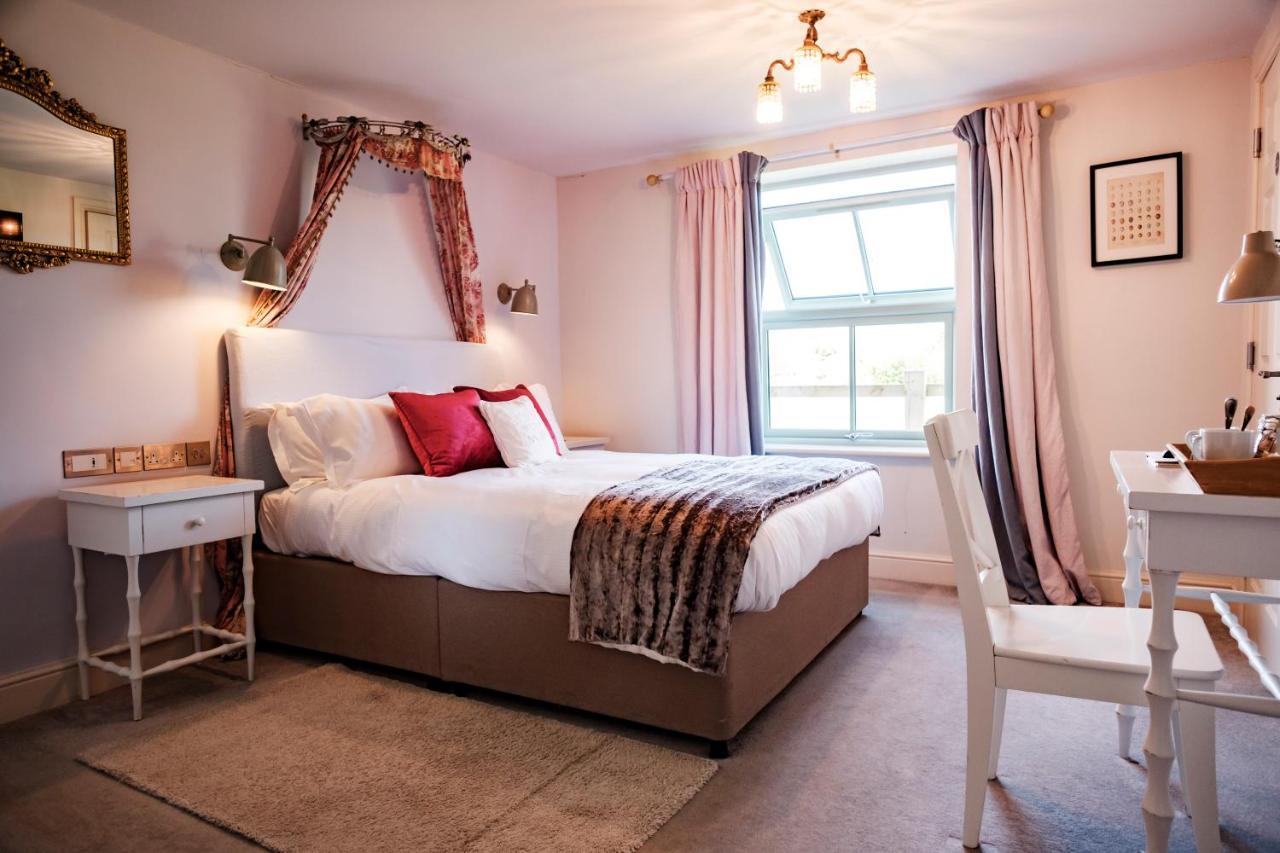 The Bower Inn بريدجواتر المظهر الخارجي الصورة A bedroom at The Old Vicarage Hotel