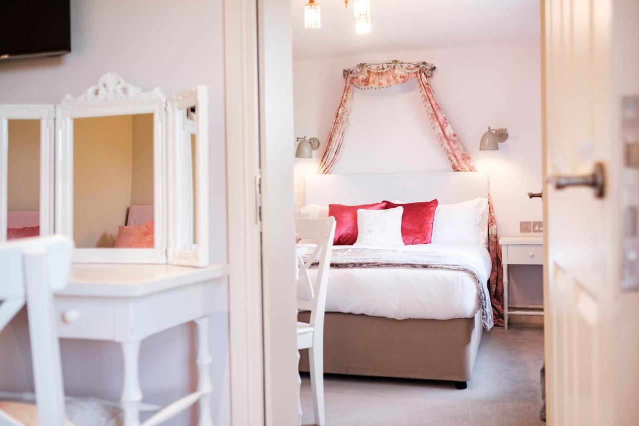 The Bower Inn بريدجواتر المظهر الخارجي الصورة A bedroom at The Swan Hotel